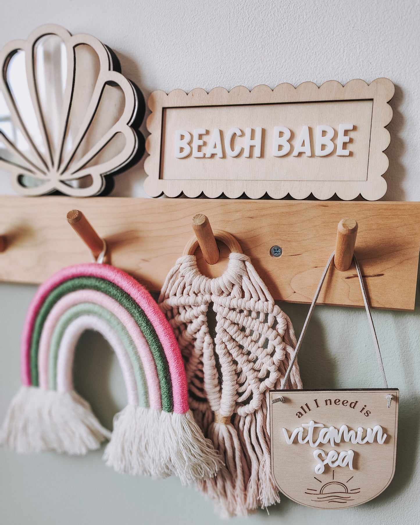 Beach babe scalloped edge sign