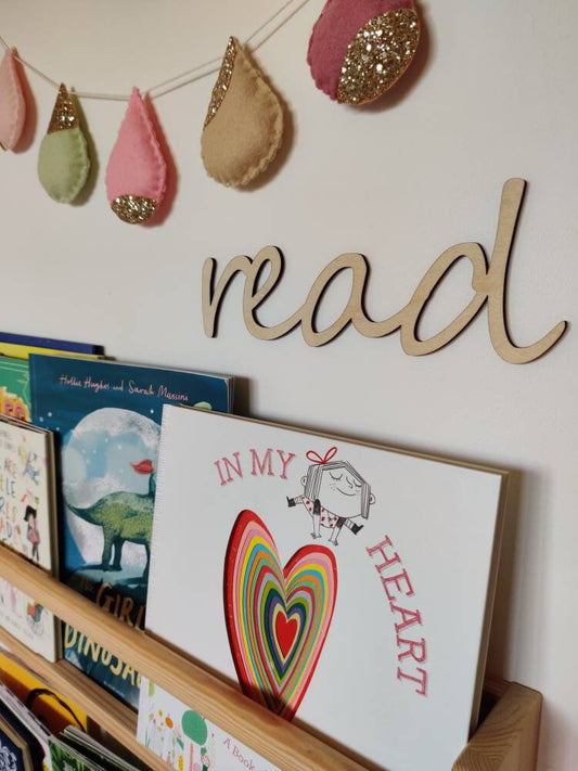 Wooden 'read' wall sign