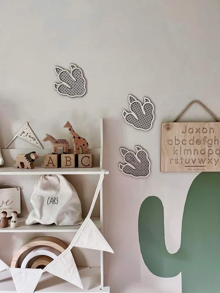 Rattan dinosaur footprint