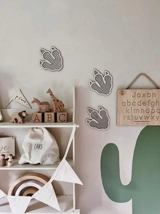 Rattan dinosaur footprint