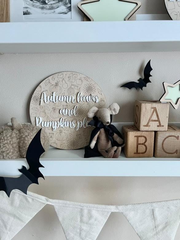 Autumn leaves and pumpkins please round plaque