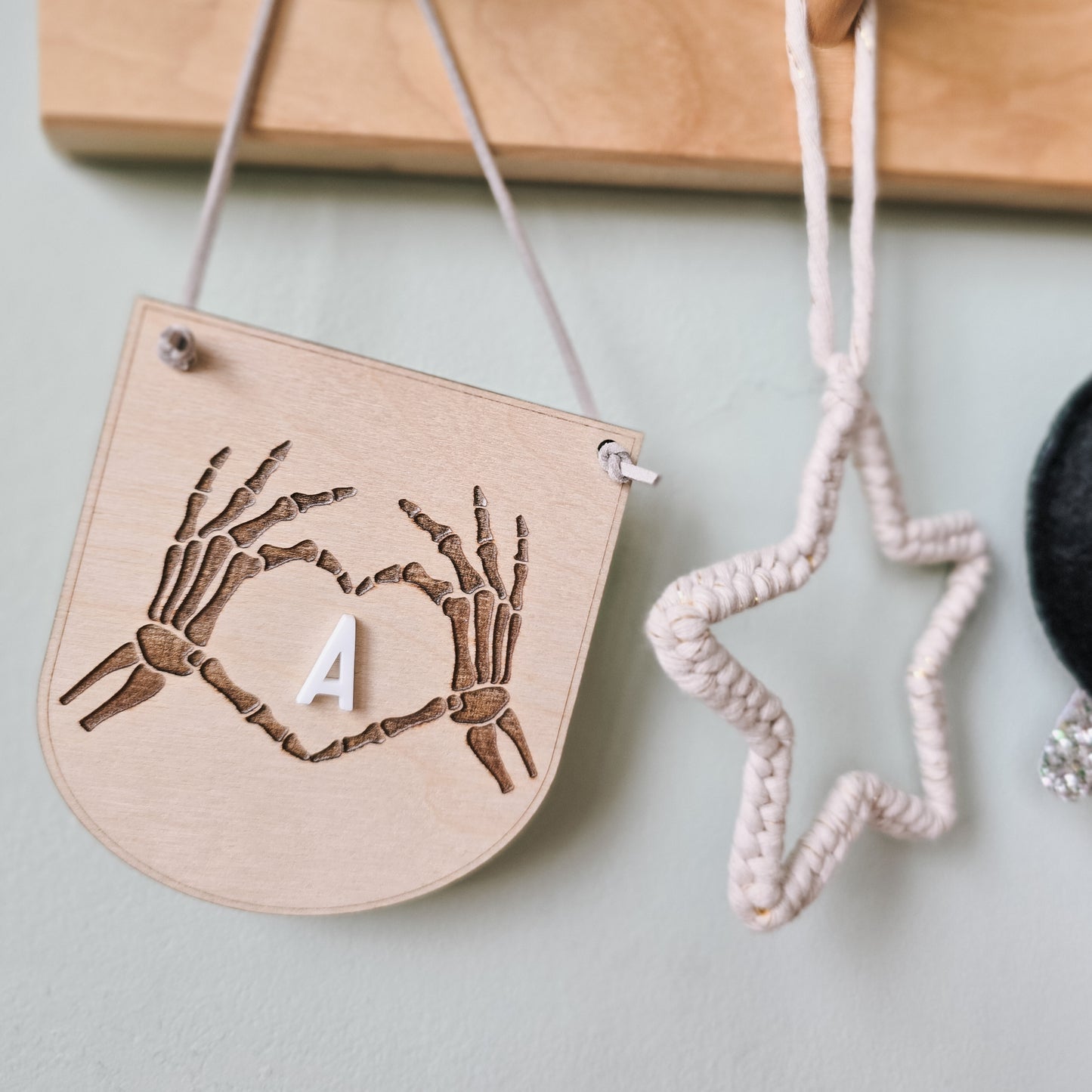 Halloween hand heart mini hanging banner