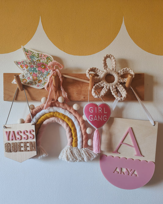 Yasss queen mini hanging banner