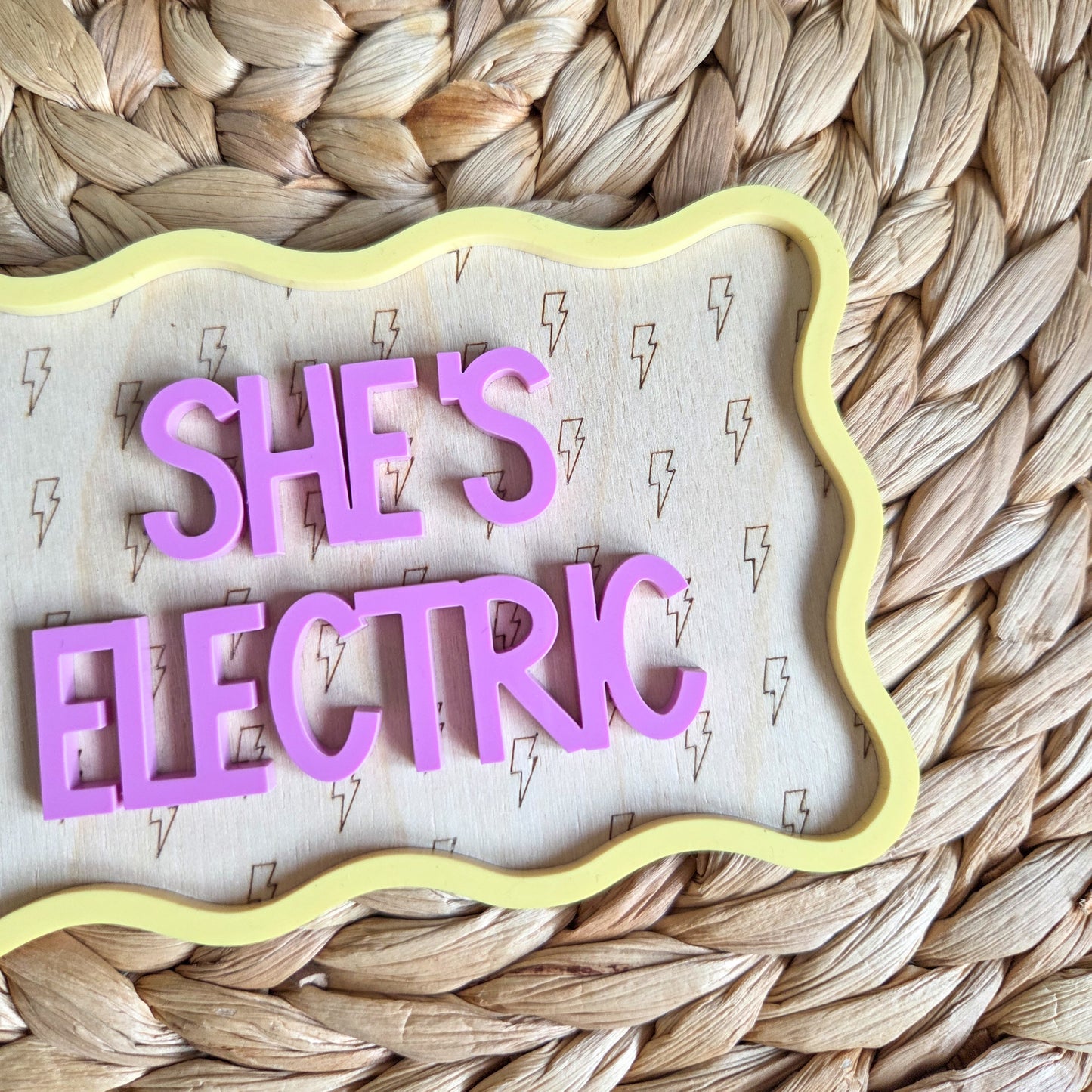 Electric plaque