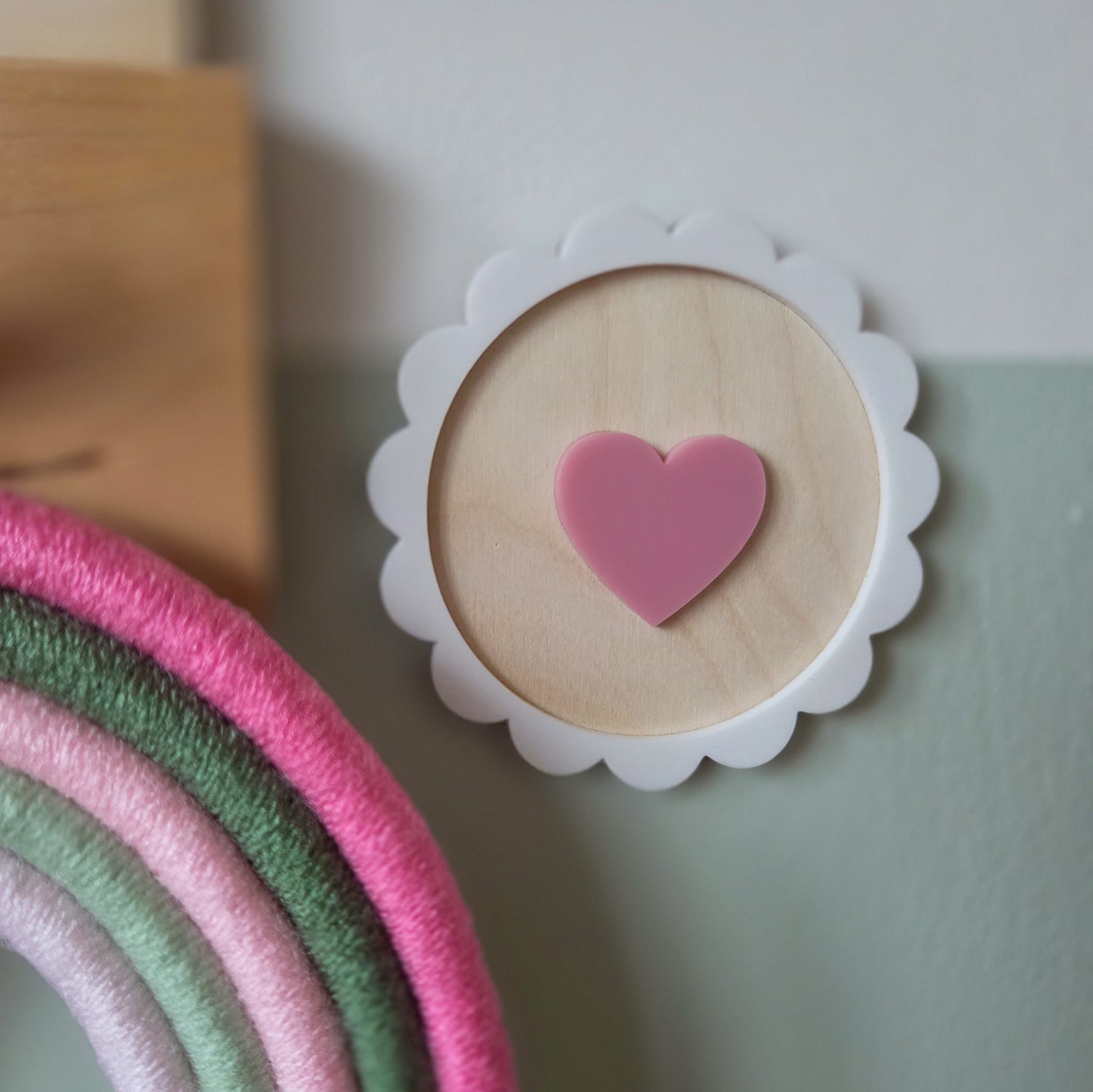 Scallop heart plaque