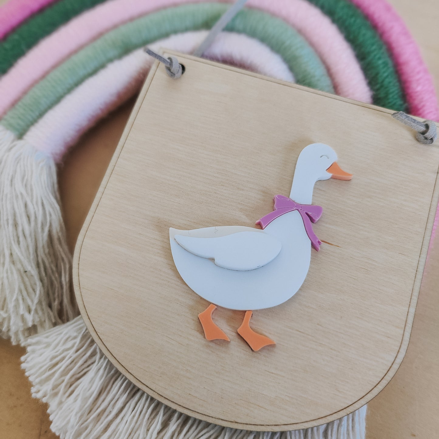 Goose with bow mini hanging banner