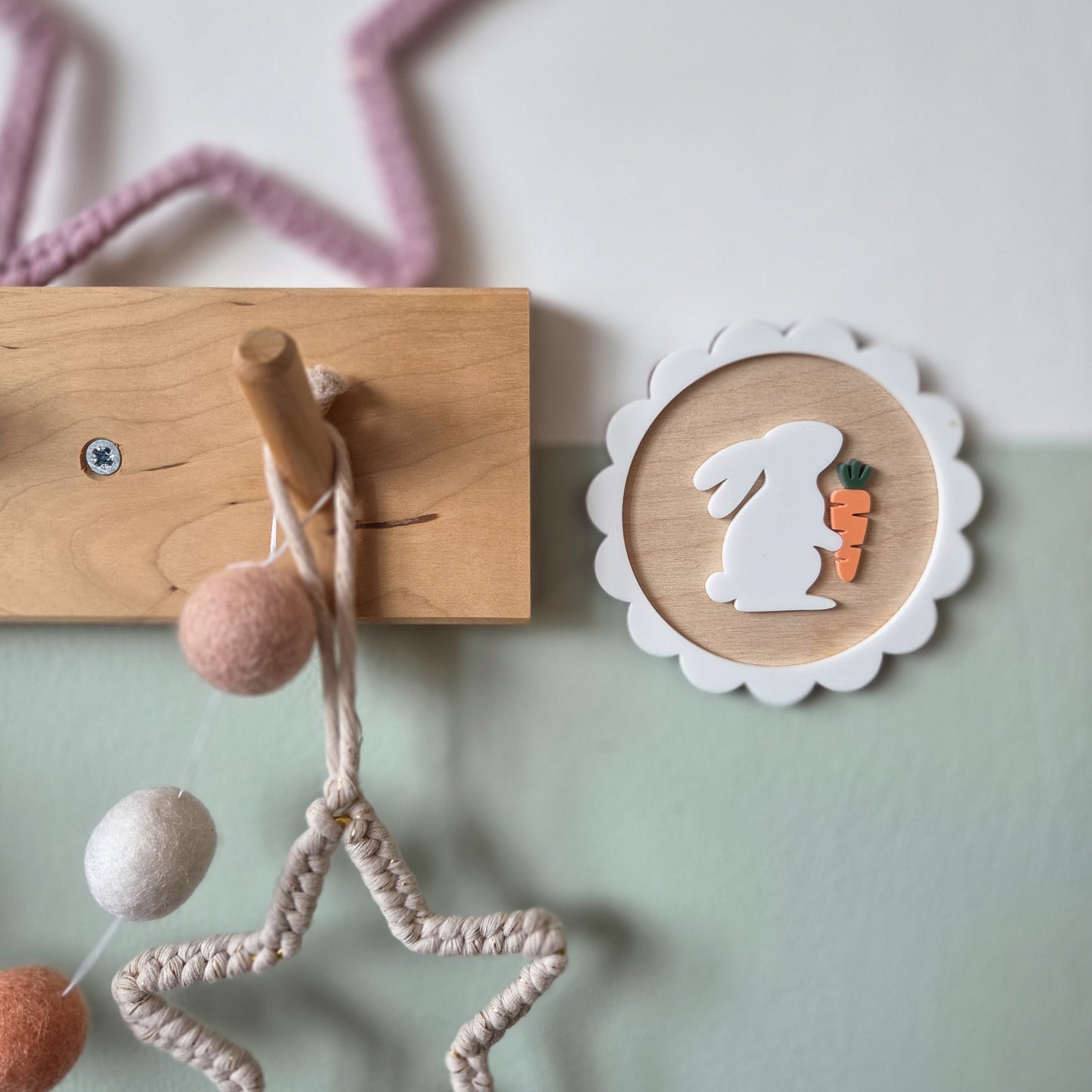 Scallop Easter bunny plaque
