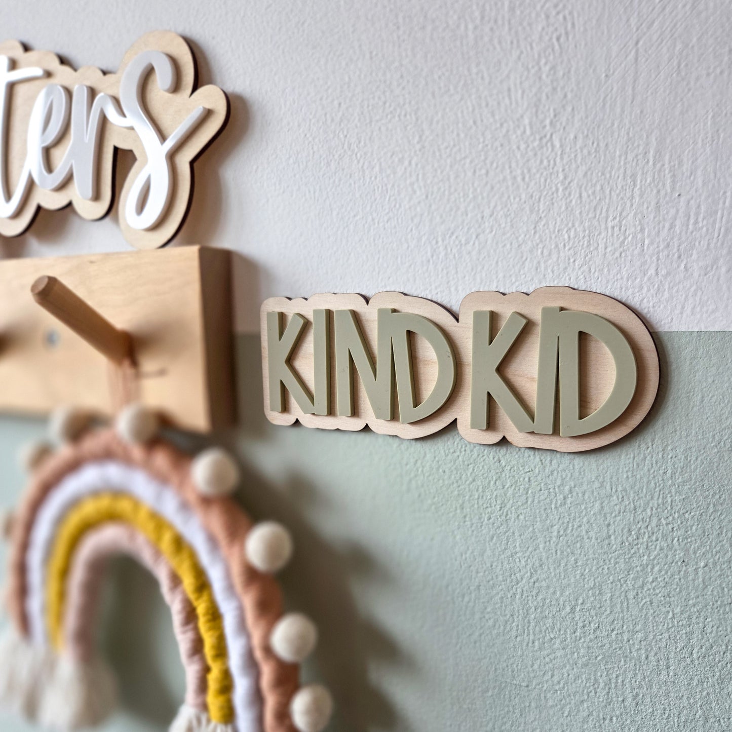 Kind kid plaque