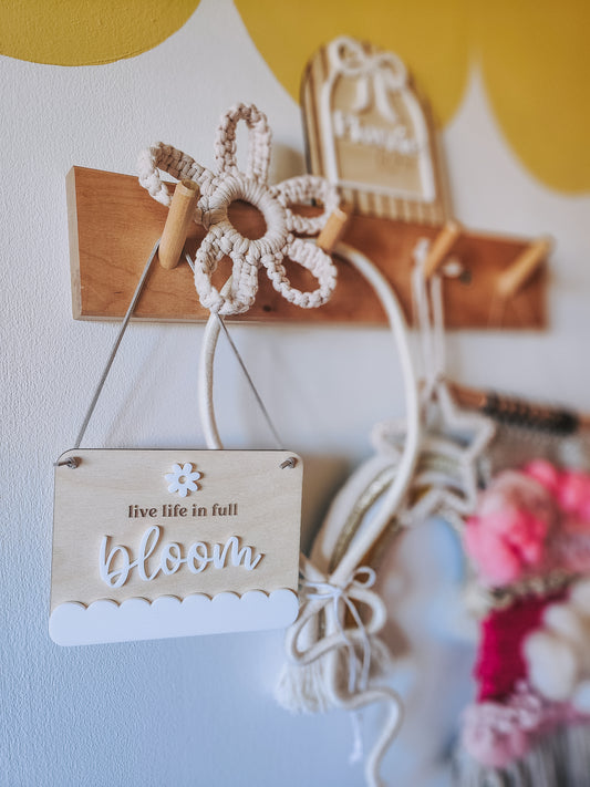 Live life in full bloom mini hanging banner