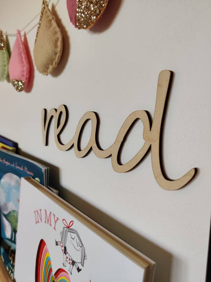 Wooden 'read' wall sign