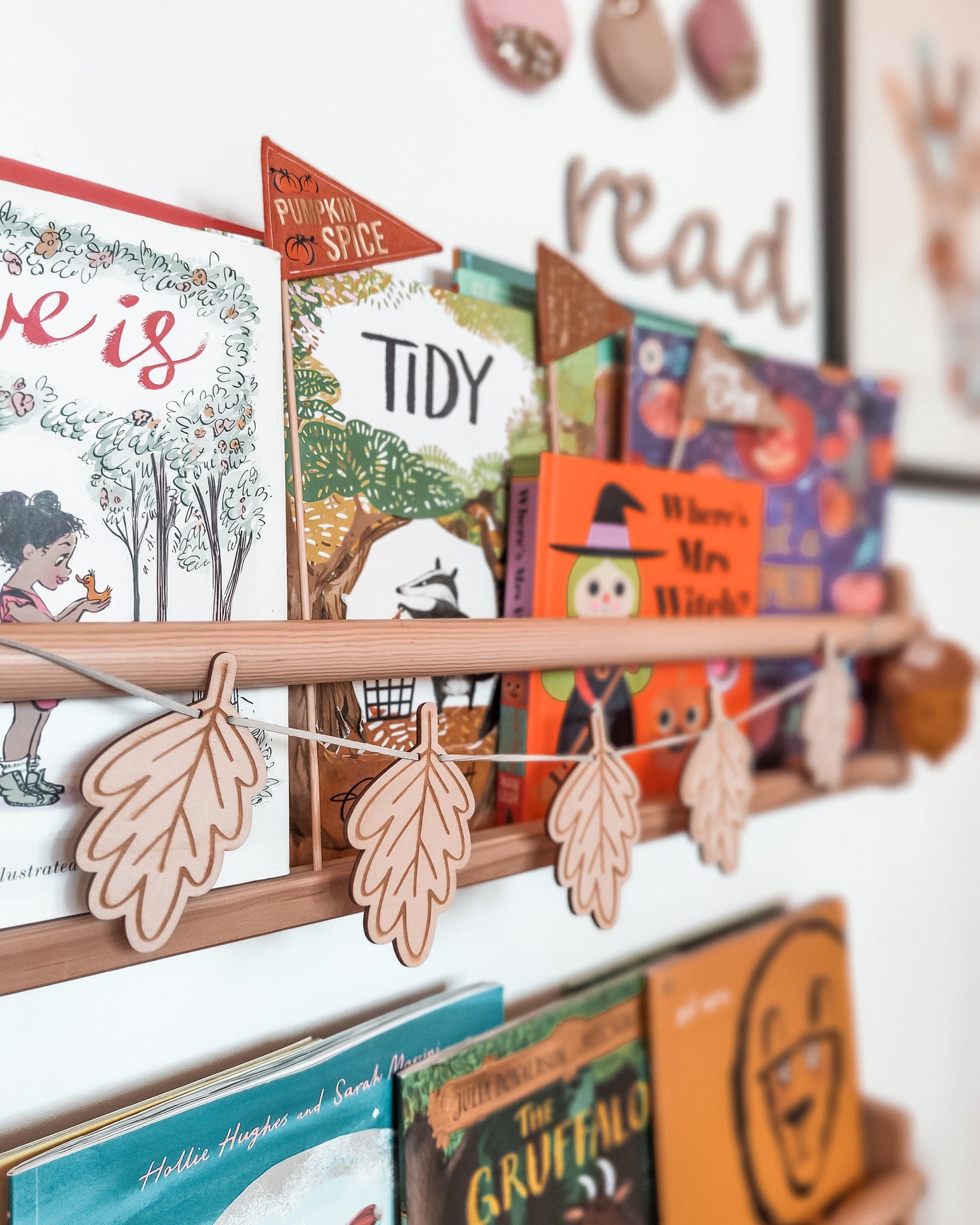 Wooden leaf garland