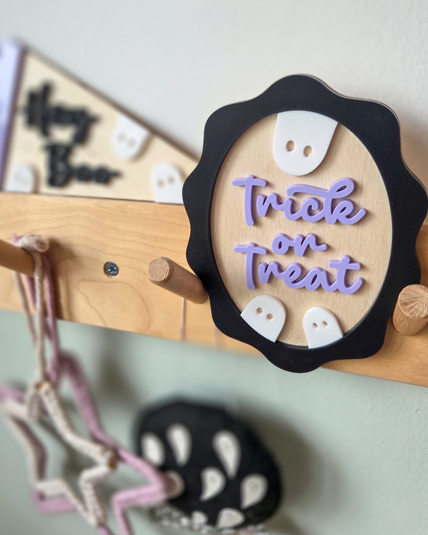 Trick or treat ghost plaque