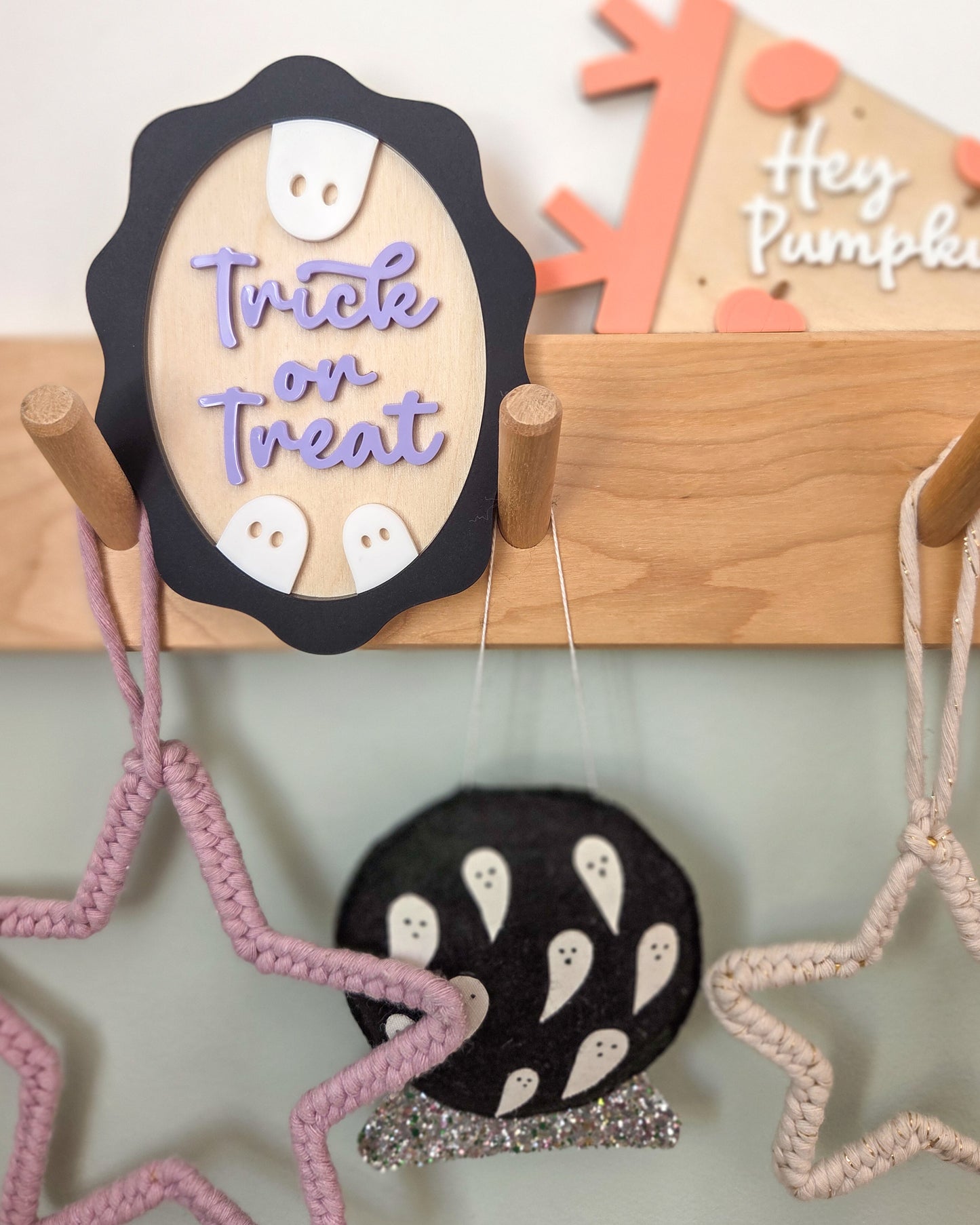 Trick or treat ghost plaque