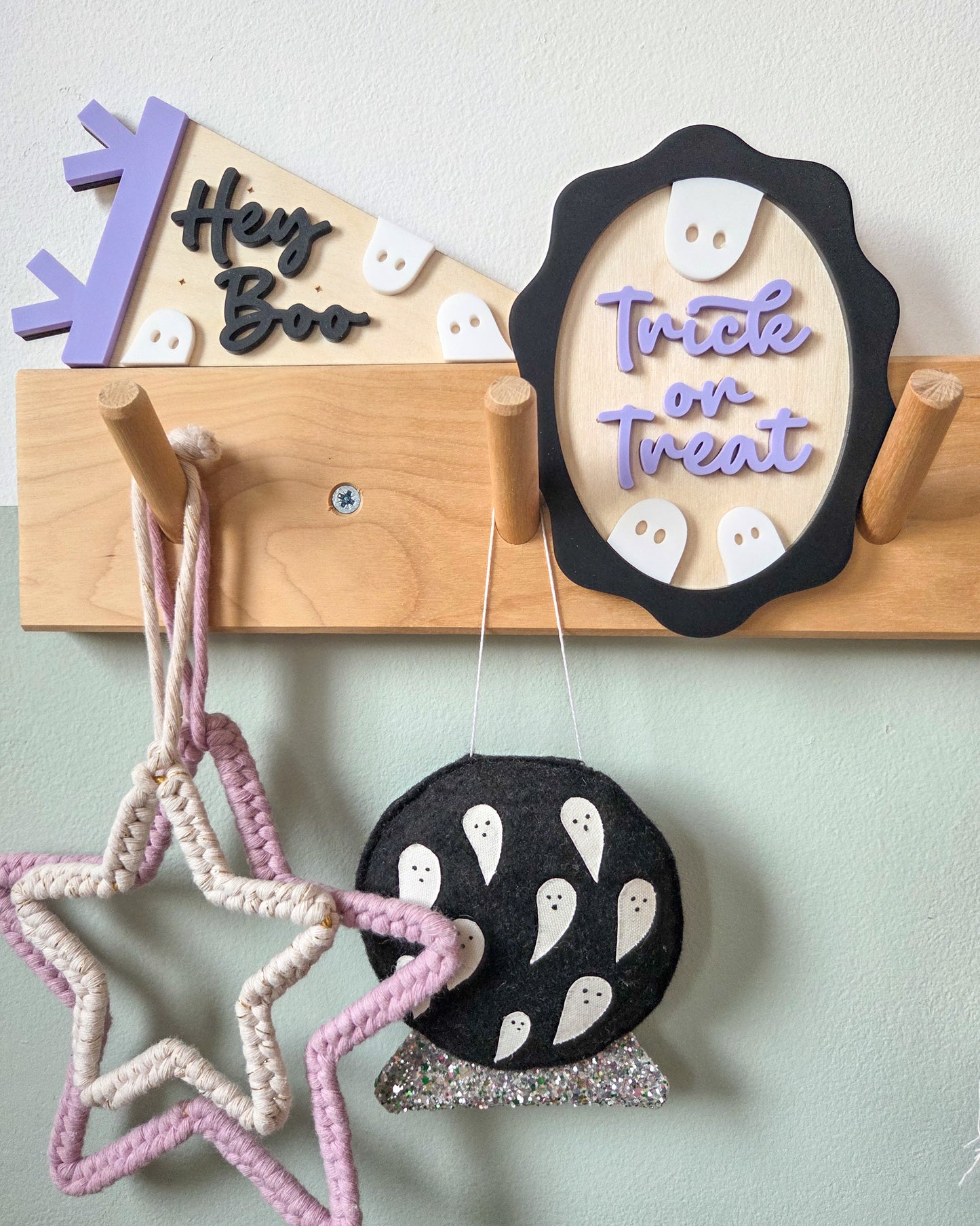 Trick or treat ghost plaque